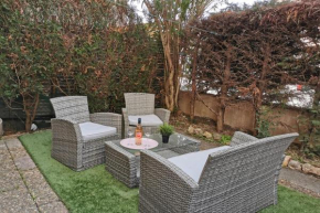 BEAUTIFUL T1 in the center of the Londe with large terrace and PARKING, La Londe-Les-Maures